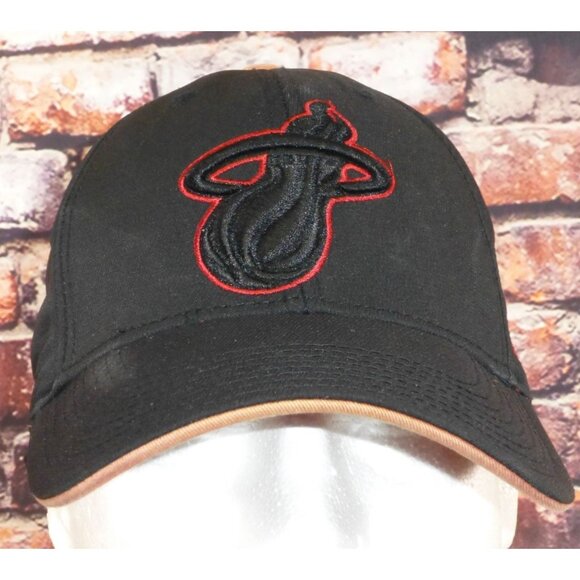 Adidas Miami Heat NBA Black & Red Fitted Cap S/M - Picture 1 of 8